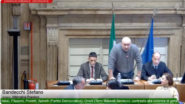 Escándalo en Italia por los comentarios machistas de un alcalde: "Un hombre normal cuando ve el culo de una mujer, lo intenta" Escándalo en Italia por los comentarios machistas de un alcalde: "Un hombre normal cuando ve el culo de una mujer, lo intenta"