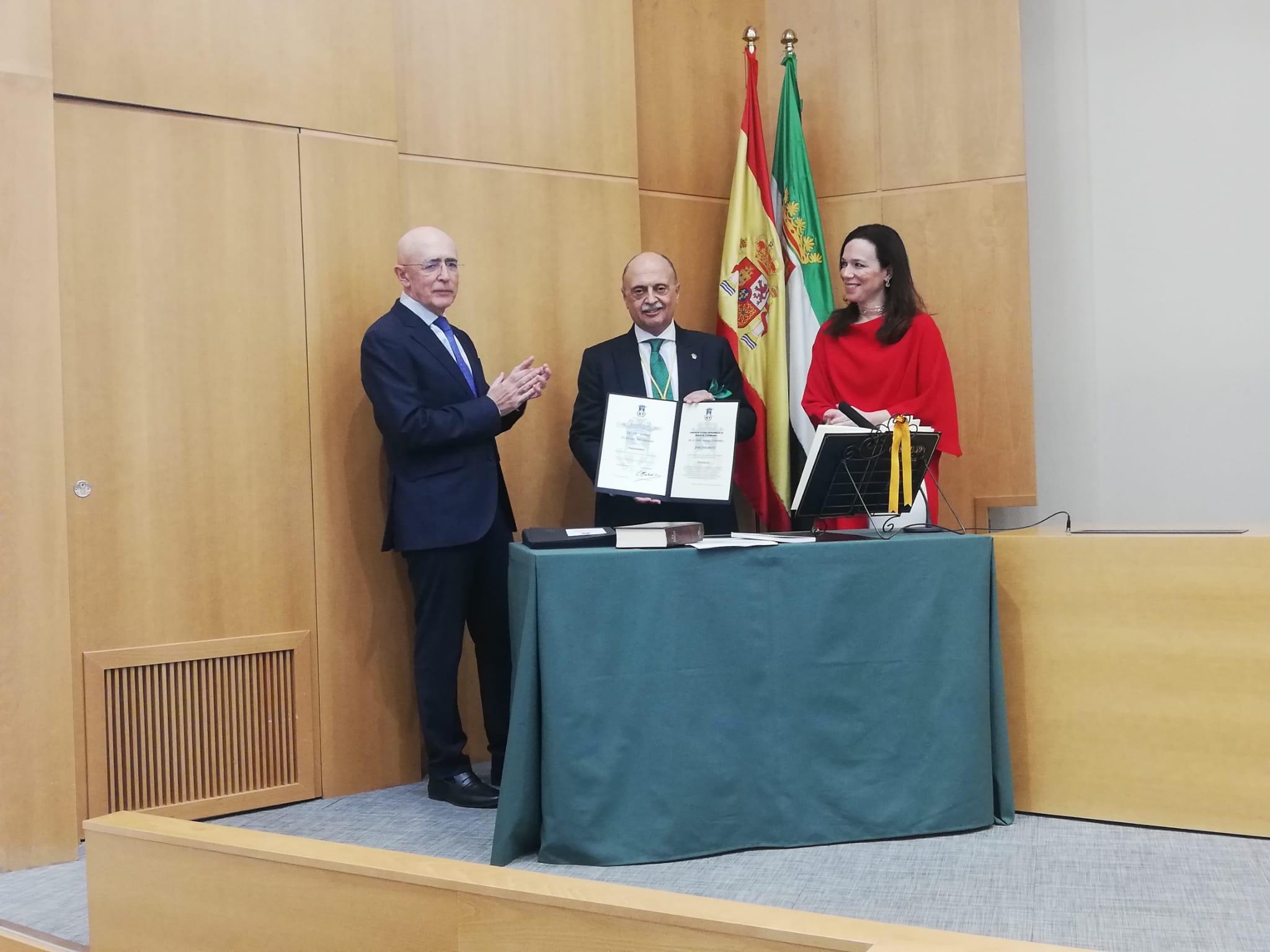 Pedro Hidalgo, asume la presidencia rotatoria del Consejo de Colegios Profesionales de Médicos de Extremadura Pedro Hidalgo, asume la presidencia rotatoria del Consejo de Colegios Profesionales de Médicos de Extremadura