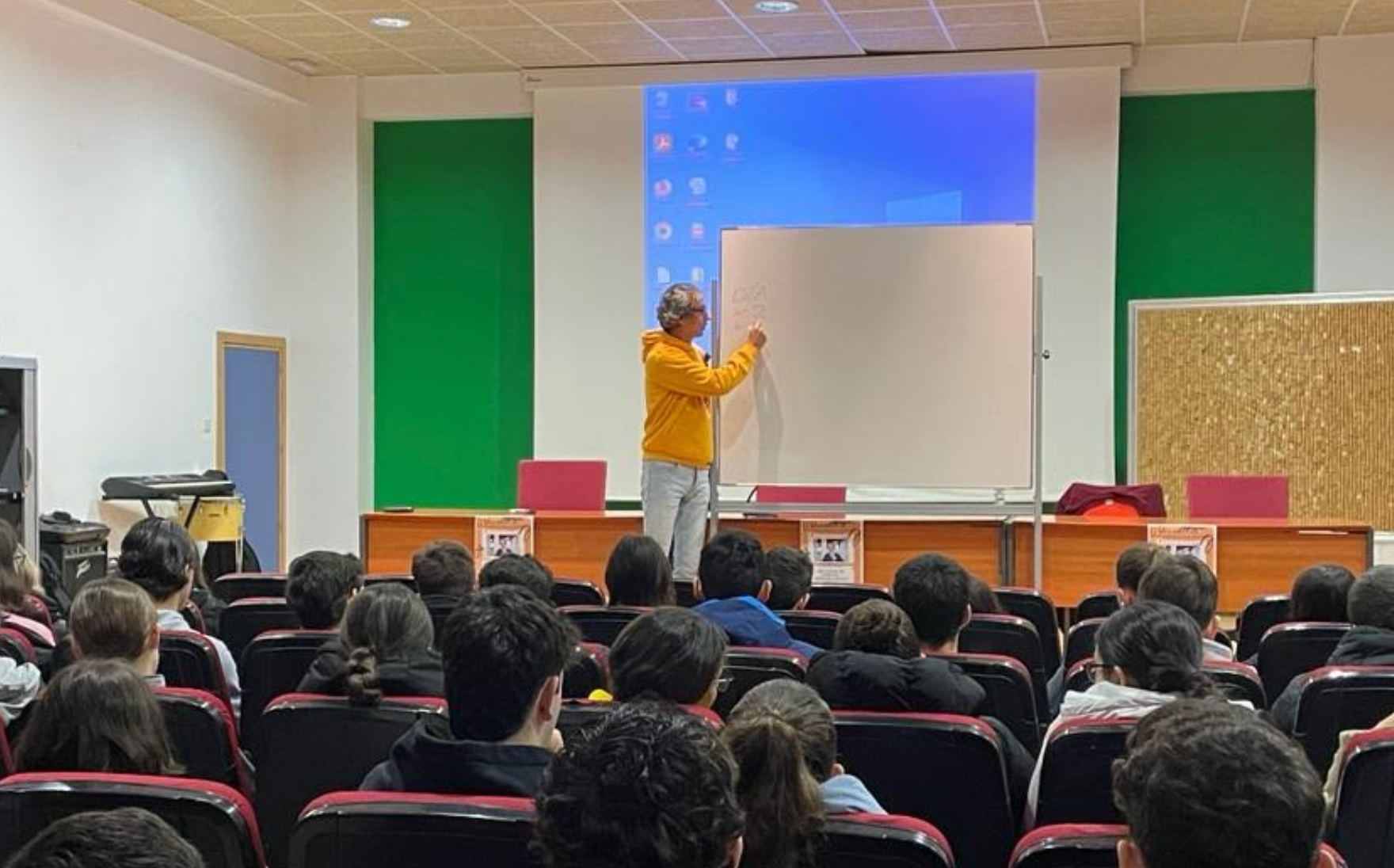 Prevención de la ludopatía en el IES de Llanes: las matemáticas vencen a la suerte Prevención de la ludopatía en el IES de Llanes: las matemáticas vencen a la suerte