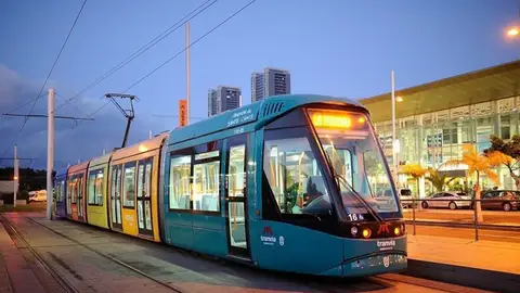 Un tranvía de Santa Cruz de Tenerife Un tranvía de Santa Cruz de Tenerife