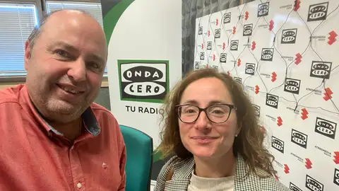 La prestigiosa doctora Rebeca García Agudo, junto a Marcos Galván La prestigiosa doctora Rebeca García Agudo, junto a Marcos Galván