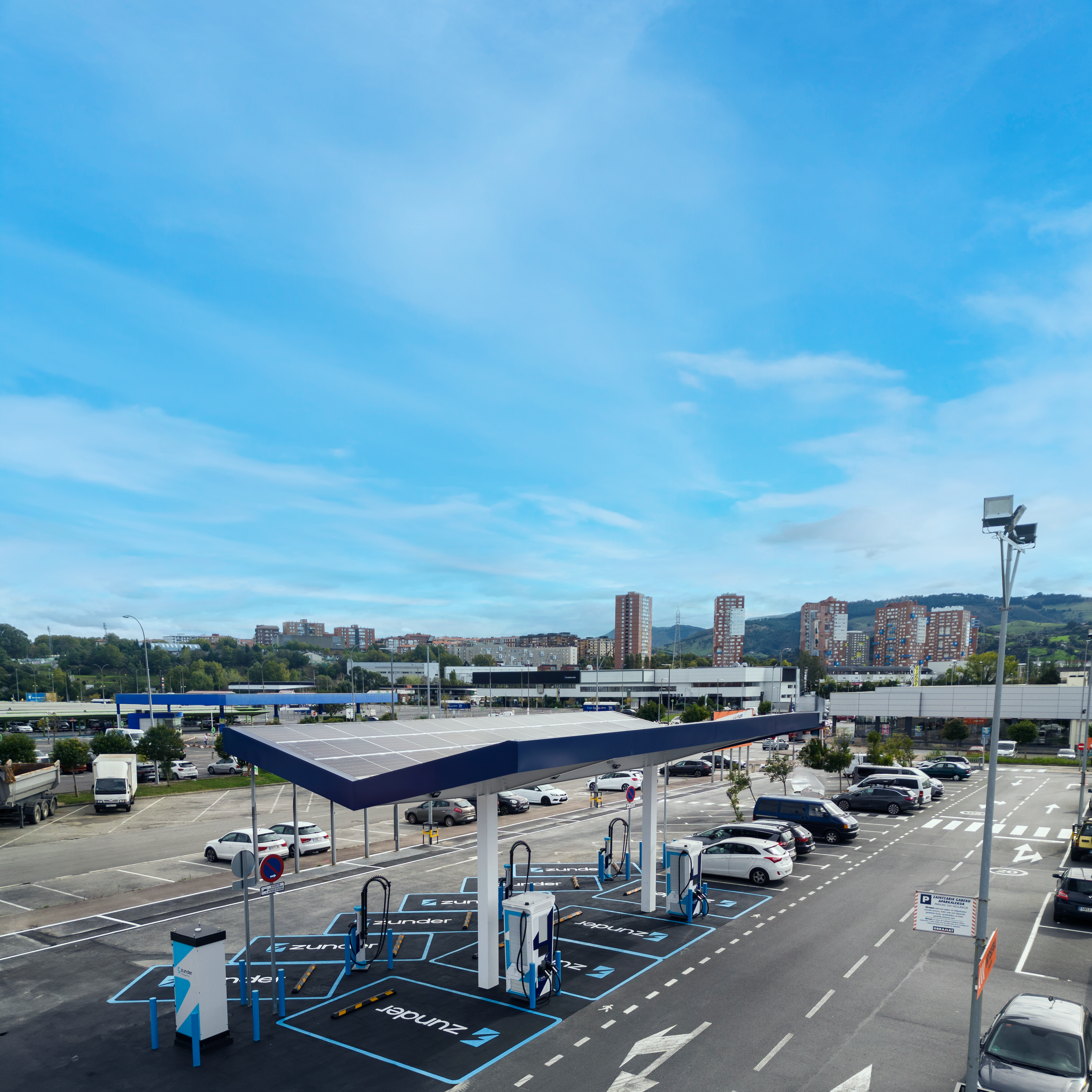 Zunder y Obramat Inauguran la Primera Estación de Carga Ultra-rápida en Sestao Zunder y Obramat Inauguran la Primera Estación de Carga Ultra-rápida en Sestao