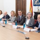 Reunión con el Consejo Escolar del Estado presidida por Pedro Sánchez y Pilar Alegría.