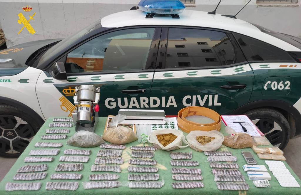 La Guardia Civil descubre un alijo de droga en un piso de Borriana La Guardia Civil descubre un alijo de droga en un piso de Borriana