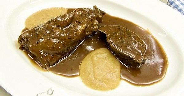 La receta de Robin Food para preparar unas carrilleras y patas de cerdo estofadas La receta de Robin Food para preparar unas carrilleras y patas de cerdo estofadas