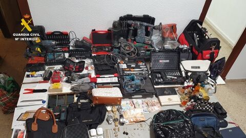 Detenidos tres delincuentes que cometieron 25 robos de viviendas en la Marina Baixa y Alta