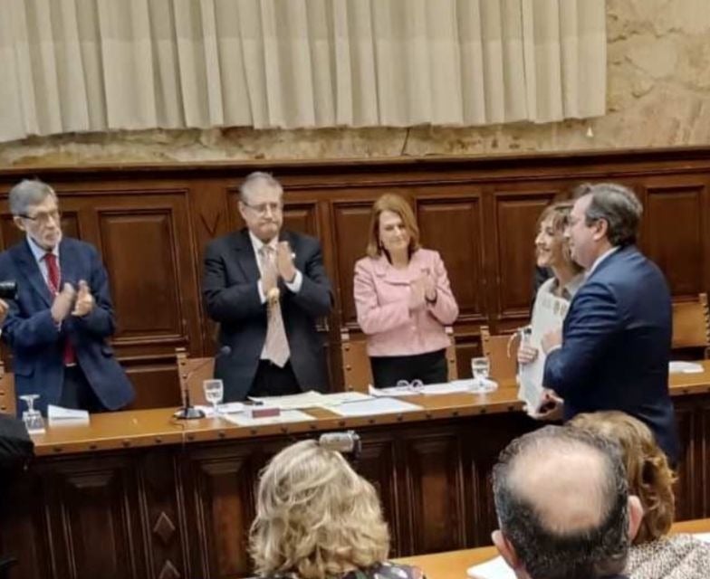 La Real Academia de Medicina de Salamanca premia un trabajo sobre migrañas de la neuróloga Ana Castrillo La Real Academia de Medicina de Salamanca premia un trabajo sobre migrañas de la neuróloga Ana Castrillo