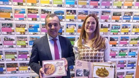 Antonio Puerto, alcalde de Aspe, con la concejala de Turismo, Rosa María Ruíz Martínez Antonio Puerto, alcalde de Aspe, con la concejala de Turismo, Rosa María Ruíz Martínez