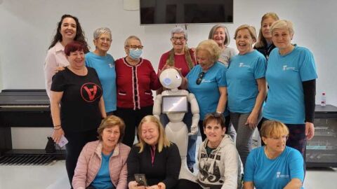 Clase de gimnasia con Robot en La Nuc&iacute;a