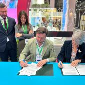 El alcalde de Elche firma el convenio de colaboración con OUIGO