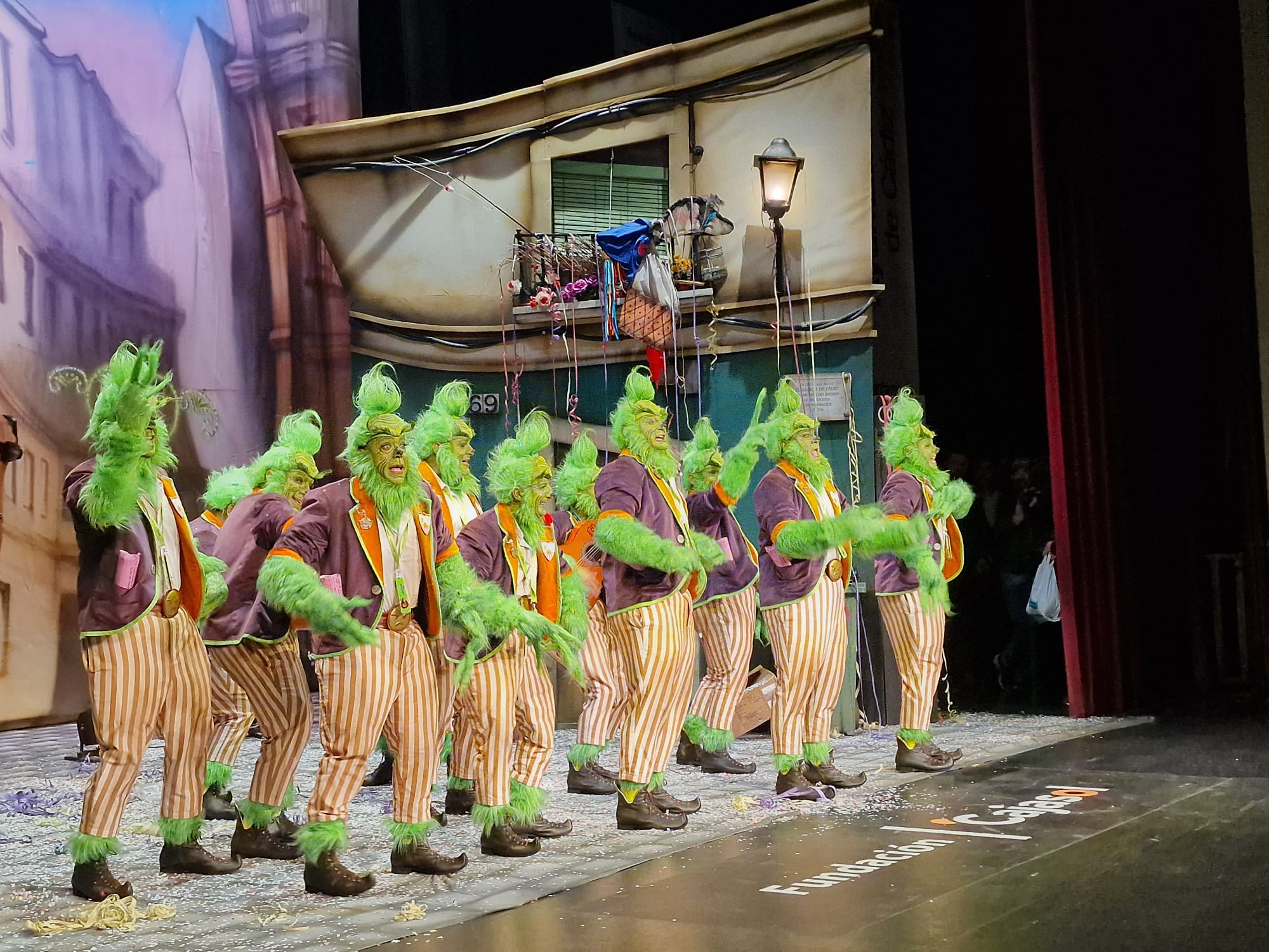 Así ha sido la actuación de la chirigota del Sheriff 'El Grinch de Cai' en los cuartos del COAC 2024 Así ha sido la actuación de la chirigota del Sheriff 'El Grinch de Cai' en los cuartos del COAC 2024