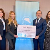 El alcalde de Cangas de Onís entrega a la Fundación Aless Lequio de un cheque solidario recaudado esta Navidad