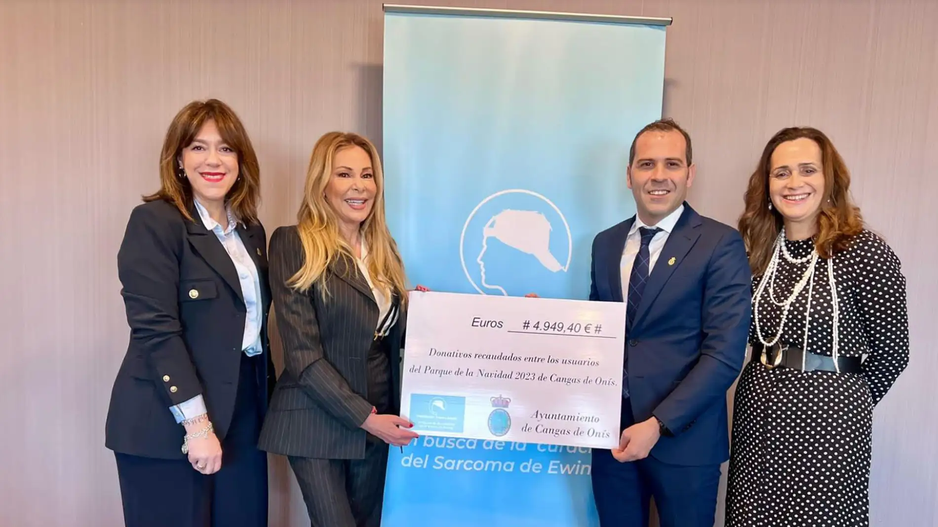 El alcalde de Cangas de Onís entrega a la Fundación Aless Lequio de un cheque solidario recaudado esta Navidad