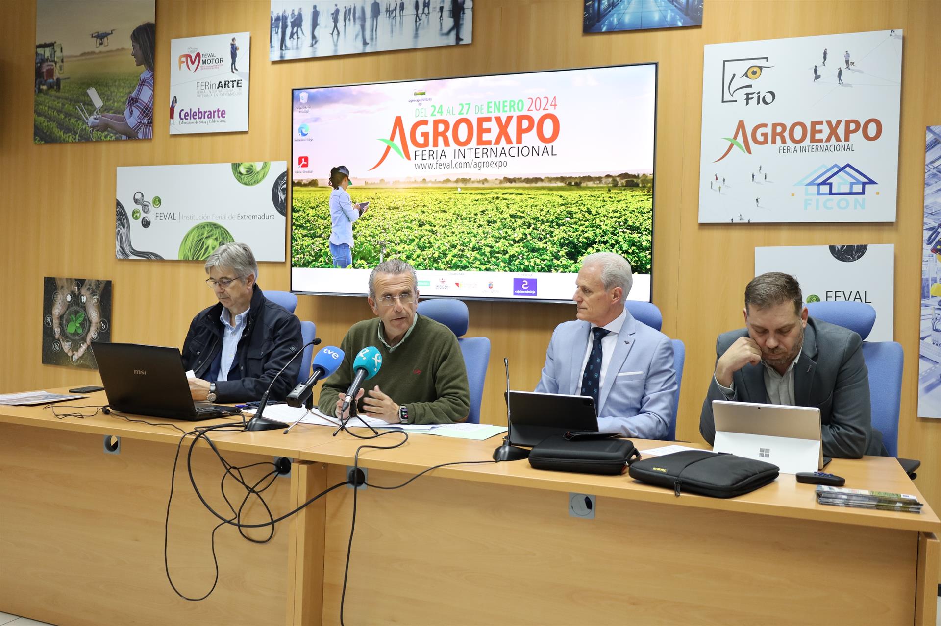 Los Regantes piden "consenso político" para que la gestión del agua se aborde como un Pacto de Estado Los Regantes piden "consenso político" para que la gestión del agua se aborde como un Pacto de Estado