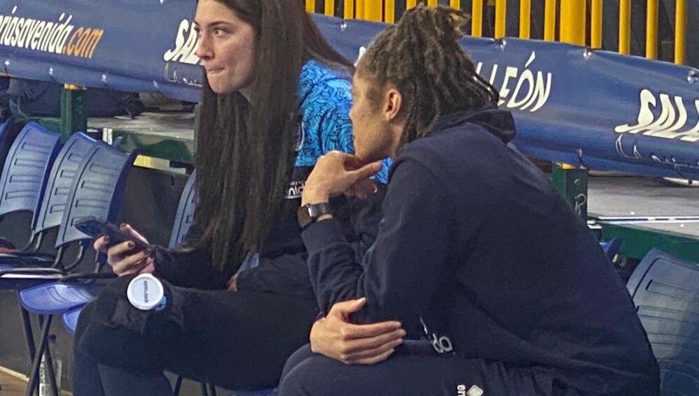 Mariella Fasoula y la estadounidense Alexis Prince, también lesionada