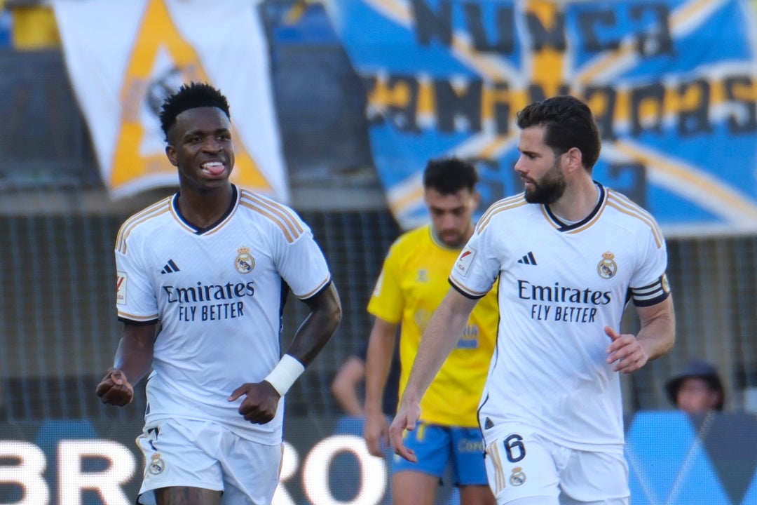 El Real Madrid recupera el liderato tras ganar a las Palmas con goles de Vinícius y Tchouaméni El Real Madrid recupera el liderato tras ganar a las Palmas con goles de Vinícius y Tchouaméni