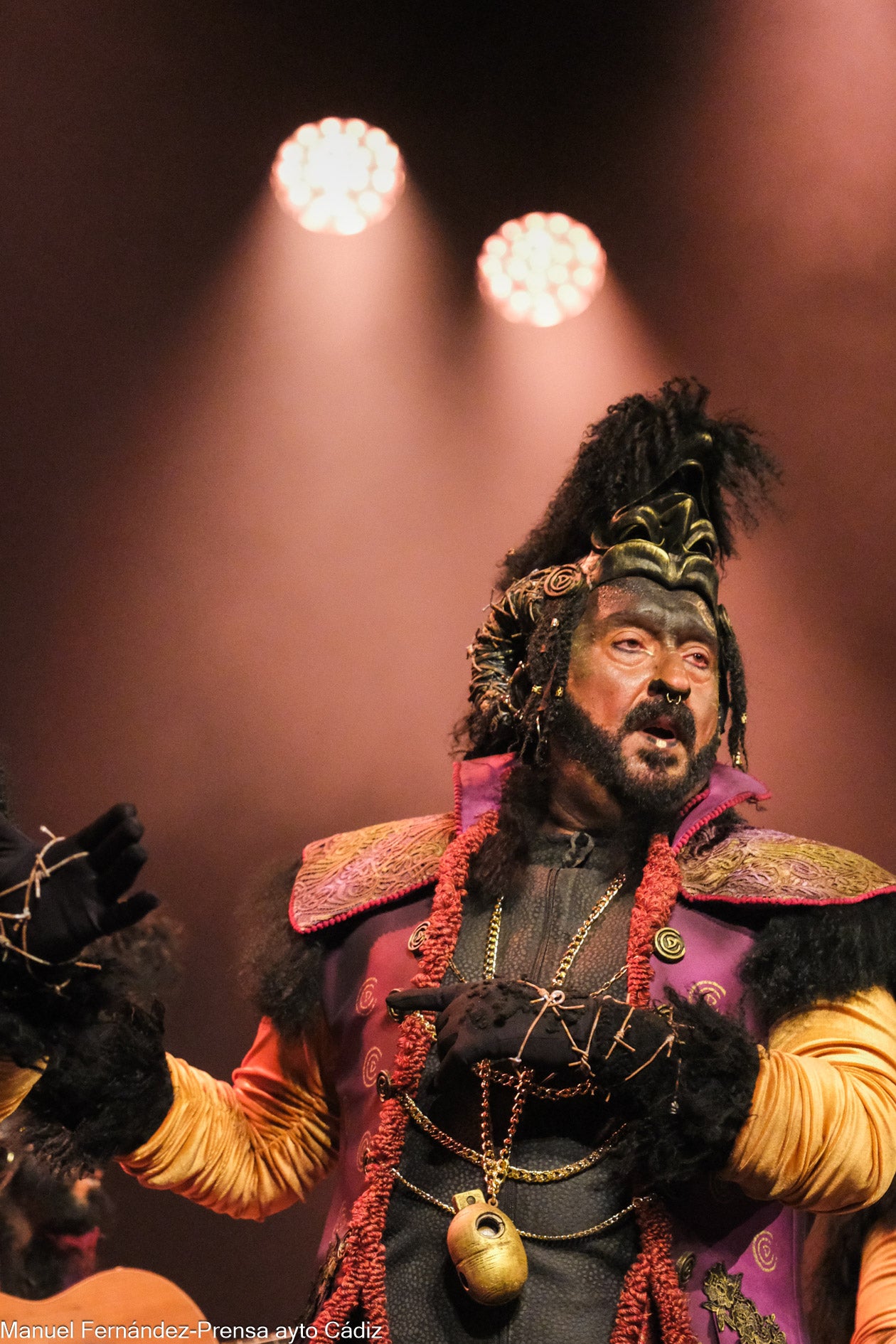 El pasodoble en catalán de la comparsa de Martínez Ares con dura crítica a Pedro Sánchez: "Soy rojo pero no confío en tu palabra" El pasodoble en catalán de la comparsa de Martínez Ares con dura crítica a Pedro Sánchez: "Soy rojo pero no confío en tu palabra"