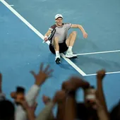 Sinner gana el Open de Australia al remontar a Medvedev en primera final de Grand Slam Sinner gana el Open de Australia al remontar a Medvedev en primera final de Grand Slam