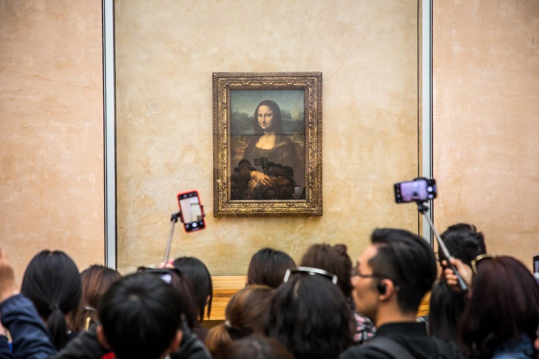 Dos activistas climáticas echan sopa sobre la protección de cristal de 'la Gioconda' Dos activistas climáticas echan sopa sobre la protección de cristal de 'la Gioconda'