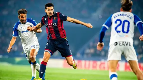 El Levante se estrella ante un Tenerife que terminó el partido con 10 futbolistas El Levante se estrella ante un Tenerife que terminó el partido con 10 futbolistas