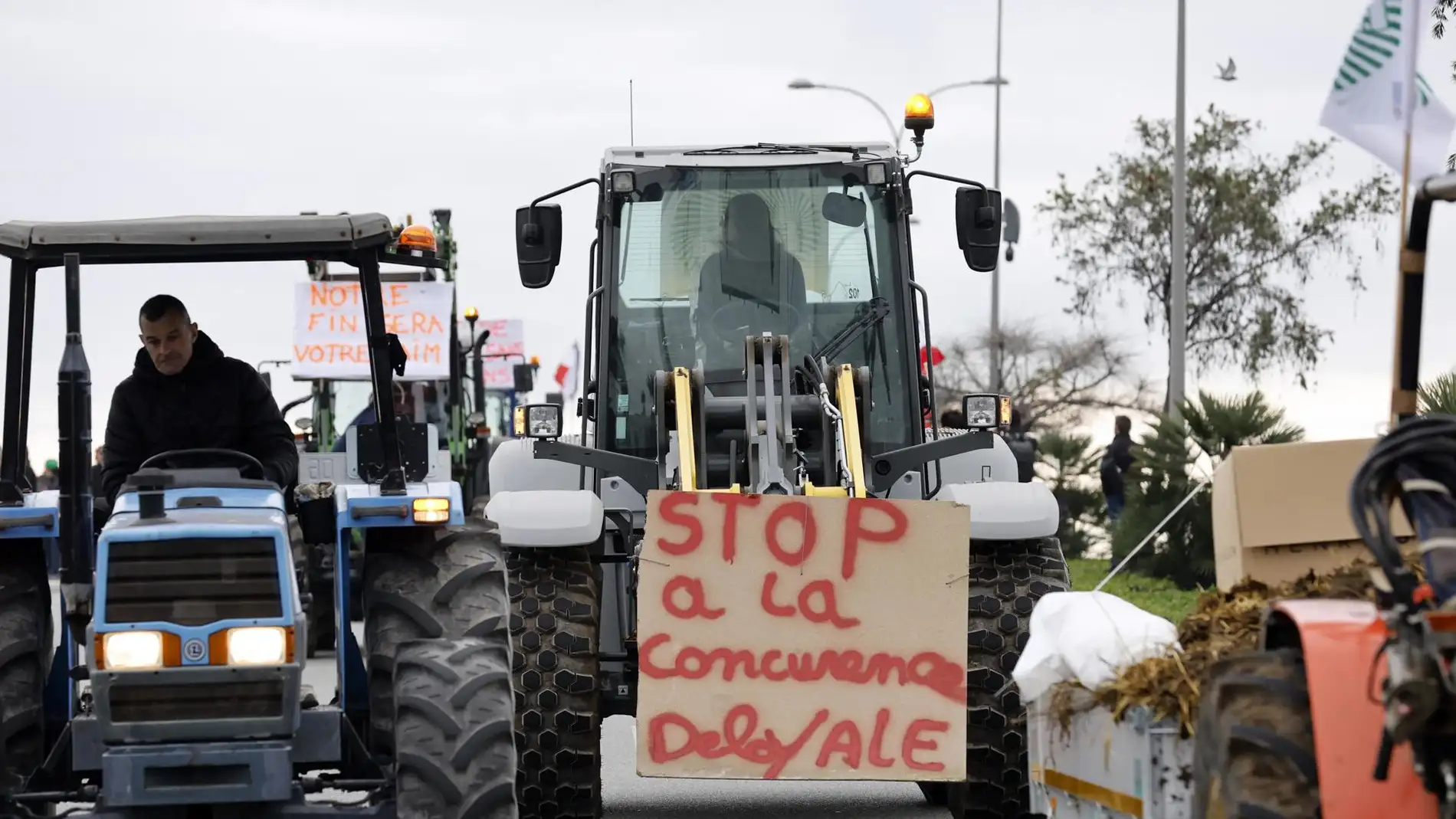 Los transportistas españoles denuncian casi 200 puntos de bloqueo en carreteras francesas por las protestas de agricultores