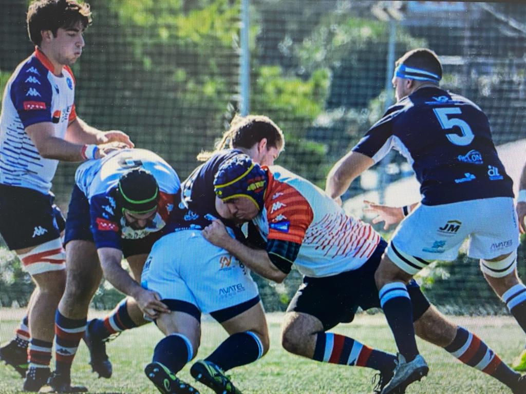 El Huesitos la Vila sufre su primera derrota de la Temporada (23-14) frente al Liceo Francés El Huesitos la Vila sufre su primera derrota de la Temporada (23-14) frente al Liceo Francés