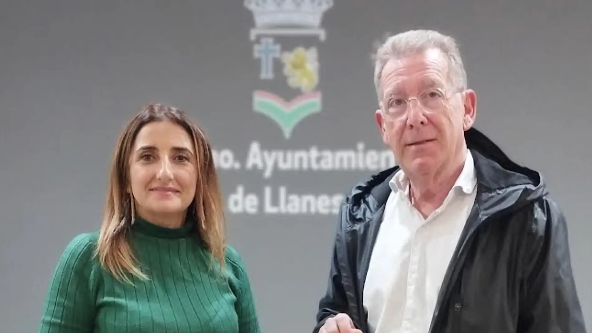 Tomás Antuña y Mónica Remis, concejales de Festejos y de la Villa, respectivamente, durante la presentación del carnaval de Llanes 2024