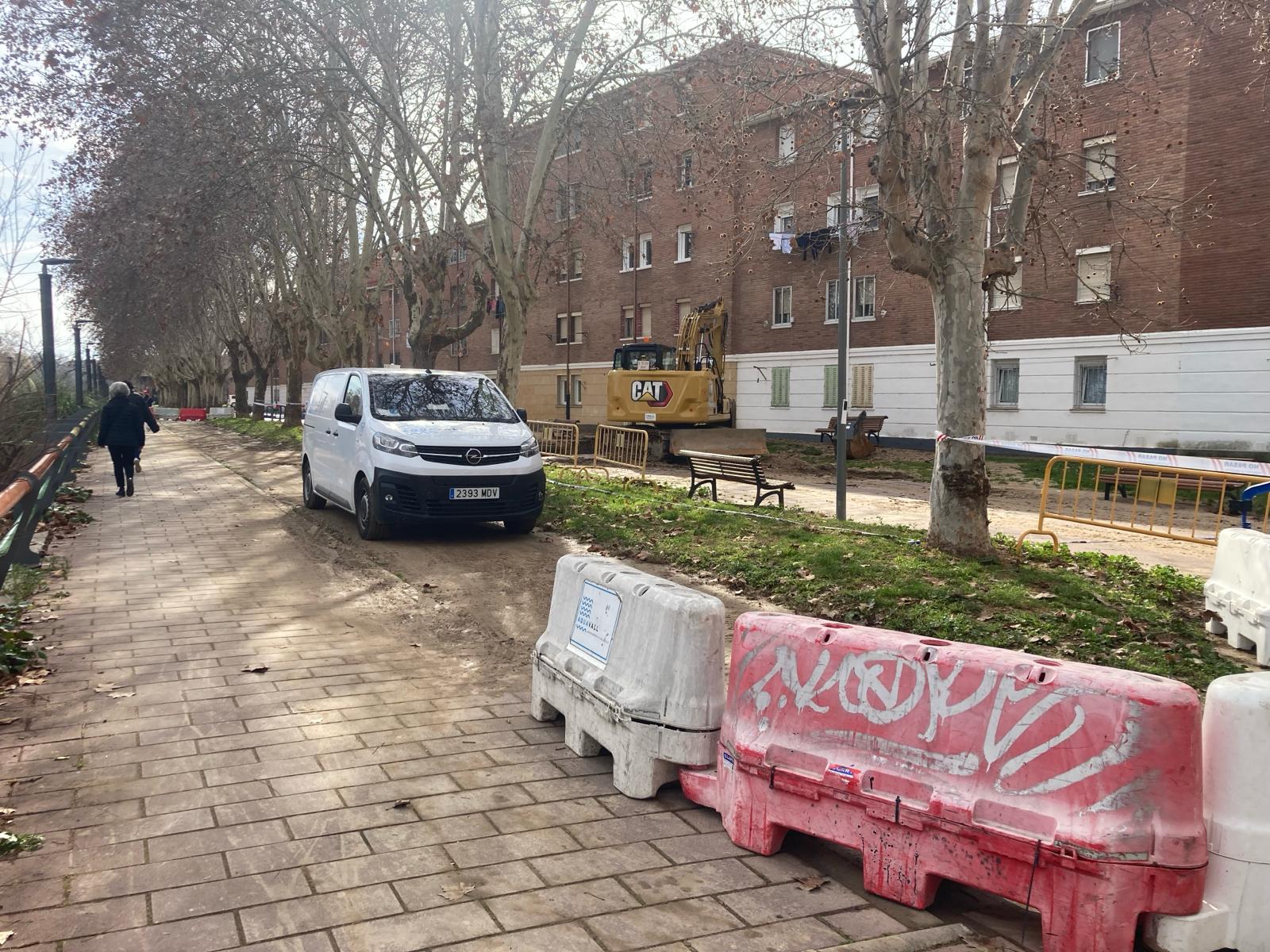 Los vecinos del Paseo del Cauce se llevaron el susto del fin de semana por el reventón de una tubería Los vecinos del Paseo del Cauce se llevaron el susto del fin de semana por el reventón de una tubería