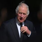 El rey Carlos III sale del hospital tras su operación y comienza "un periodo de recuperación privada"
