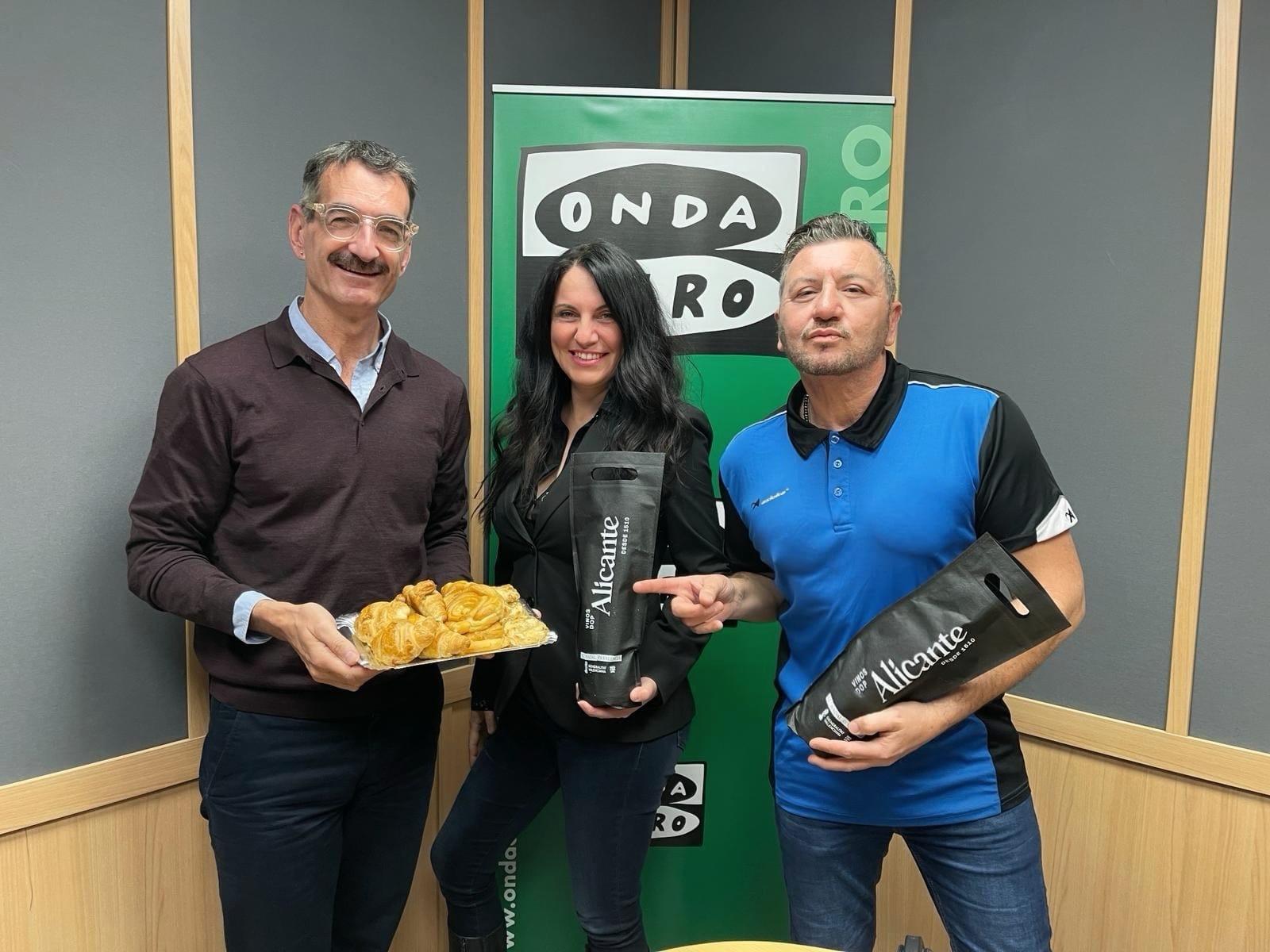 Eladio Martín celebra junto a Miguel Noguera el reconocimiento internacional de los vinos de Alicante Eladio Martín celebra junto a Miguel Noguera el reconocimiento internacional de los vinos de Alicante