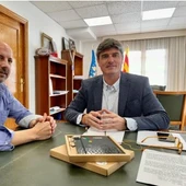 Vicente J. Vázquez (Dtr. ONCE en las dos Marinas) y el alcalde dela Vila Joiosa, Marcos Zaragoza Vicente J. Vázquez (Dtr. ONCE en las dos Marinas) y el alcalde dela Vila Joiosa, Marcos Zaragoza