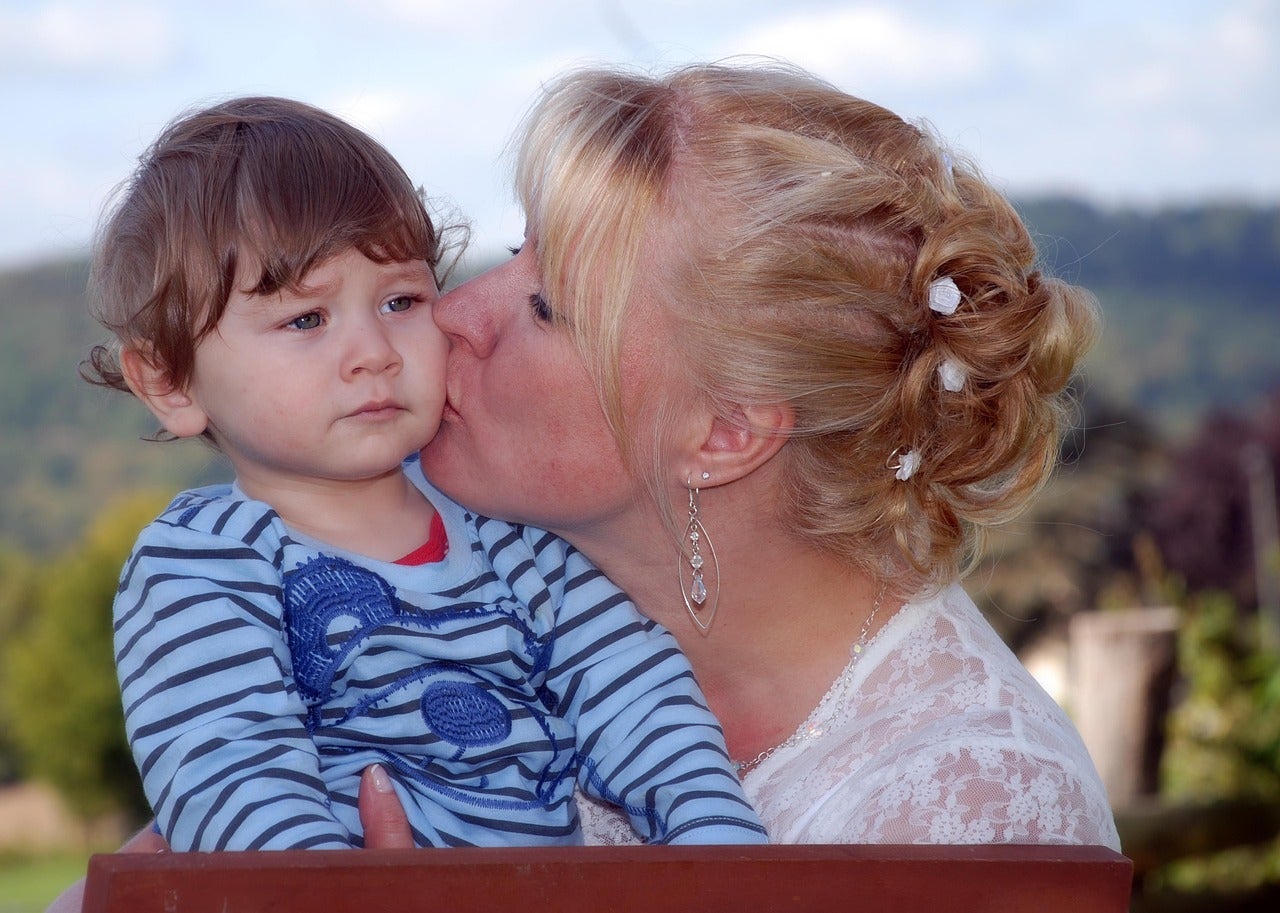 Porque no hay que forzar a los niños a dar besos Porque no hay que forzar a los niños a dar besos