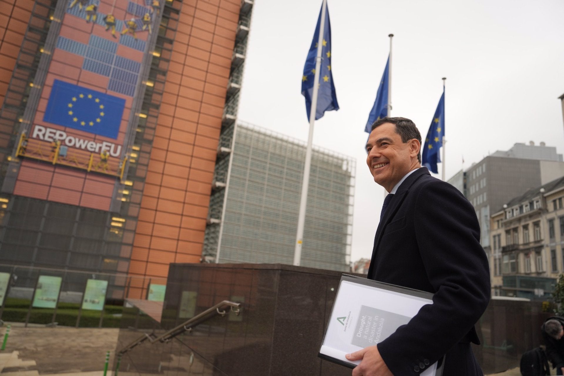 Moreno pide a Bruselas activar el Fondo de Solidaridad de la UE ante la "catástrofe" de la sequía en Andalucía Moreno pide a Bruselas activar el Fondo de Solidaridad de la UE ante la "catástrofe" de la sequía en Andalucía