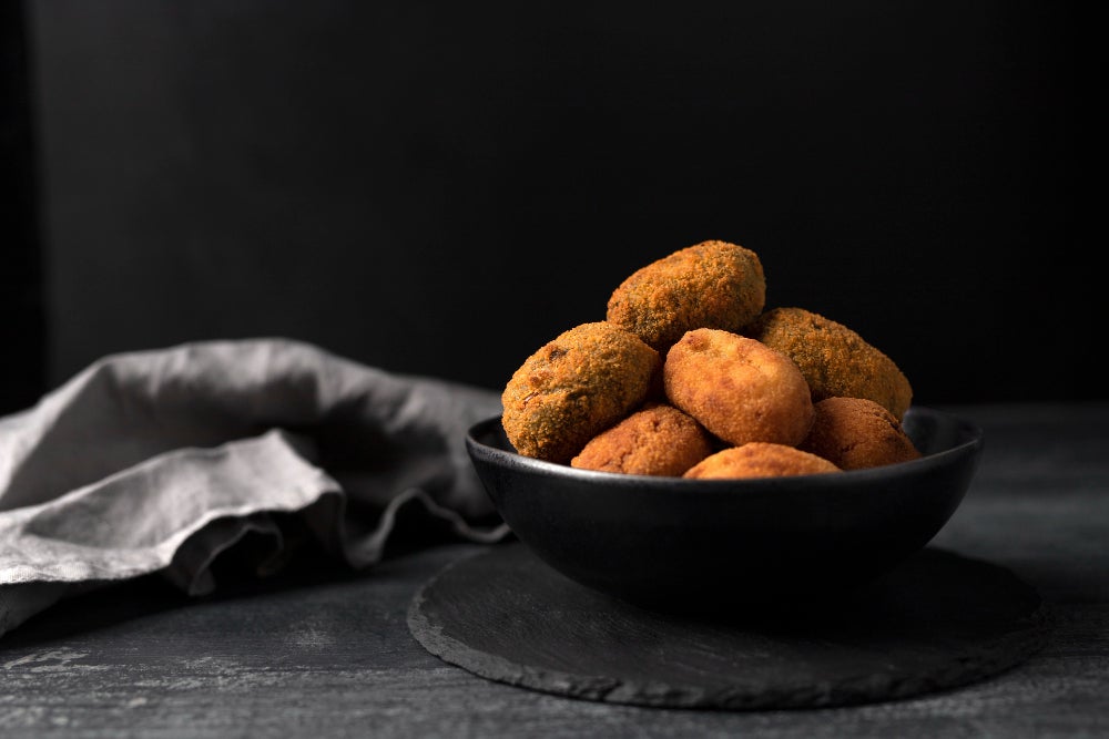 Gastronomía de Pamplona: croquetas de txistorra, frito de pimiento y pan de tomate picante Gastronomía de Pamplona: croquetas de txistorra, frito de pimiento y pan de tomate picante