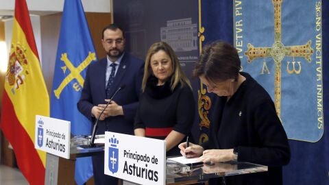 La alcaldesa de Gij&oacute;n firma la adhesi&oacute;n a la red auton&oacute;mica de escuelas infantiles