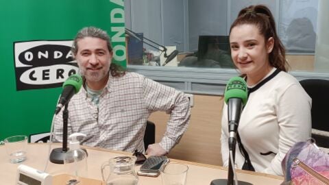 El cantaor Antonio L&oacute;pez "El Carbonilla" y Giovanna Vel&aacute;zquez