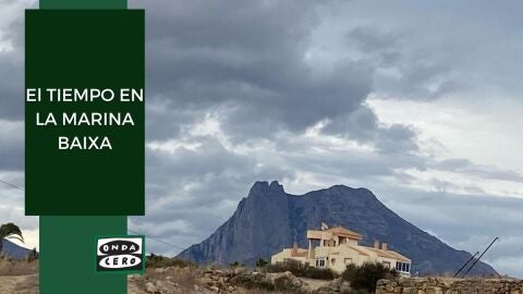 EL Puig Campana con nubes