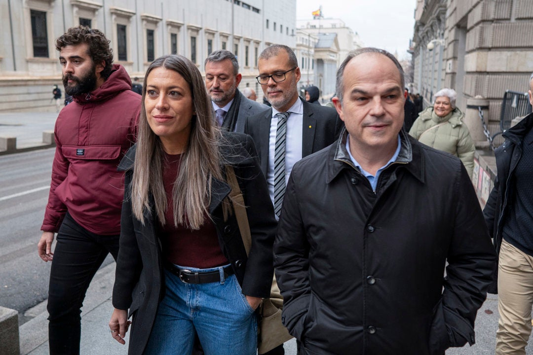 Junts avisa al PSOE de que incumplirá el acuerdo de investidura si no hay amnistía integral e inmediata Junts avisa al PSOE de que incumplirá el acuerdo de investidura si no hay amnistía integral e inmediata
