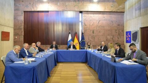 Reunión del Presidente del Gobierno de Canarias, Fernando Clavijo con los portavoces de los grupos parlamentarios de Canarias