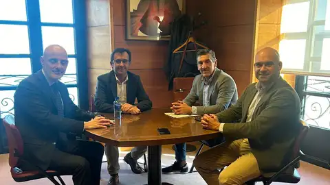 Ayuntamiento y Grupo Covadonga sellan un acuerdo que cierra la batalla judicial por el anillo navegable Ayuntamiento y Grupo Covadonga sellan un acuerdo que cierra la batalla judicial por el anillo navegable