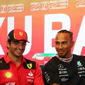 Hamilton se acerca a Ferrari: el futuro de Sainz, en el aire Hamilton se acerca a Ferrari: el futuro de Sainz, en el aire