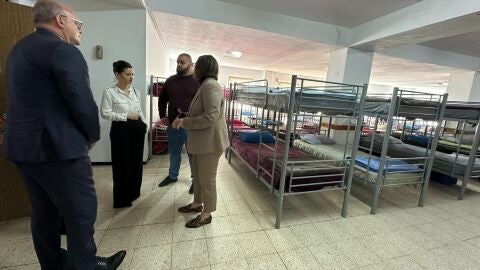 La ministra de Juventud e Infancia, Sira Rego y la consejera de Biestar Social, Candelaria Delagdo visitaron ayer centros de acogida de menores migrantes no acompañados