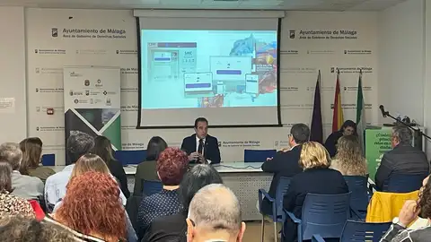 El concejal Antonio Peral explica el funcionamiento de ALI El concejal Antonio Peral explica el funcionamiento de ALI