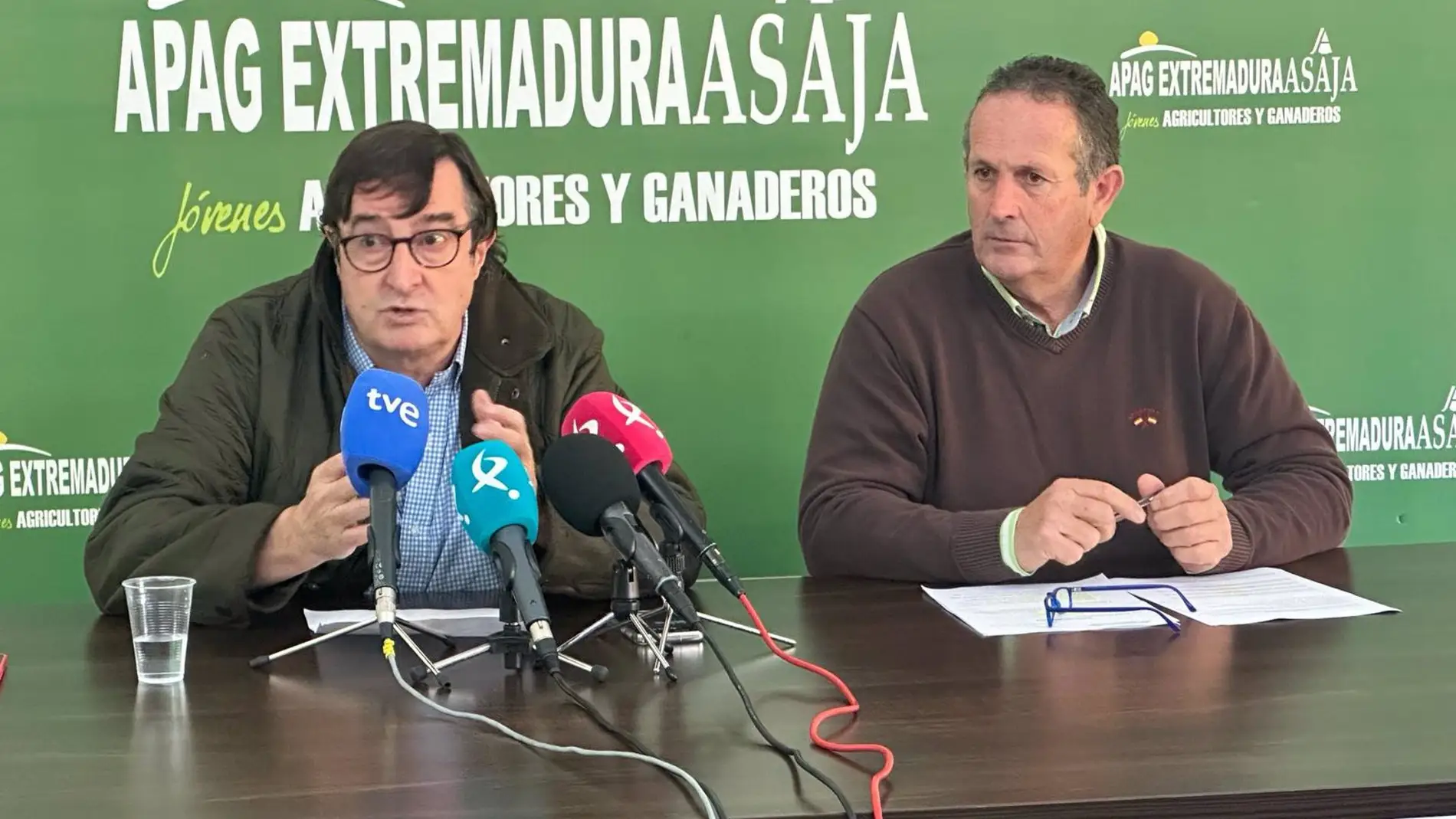 APAG Extremadura ASAJA anuncia cortes de carreteras, UPA-UCE comparte las reivindicaciones pero no respalda la unilateralidad