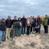 Torrevieja planta especies autóctonas con escolares en el parque natural de La Mata Torrevieja planta especies autóctonas con escolares en el parque natural de La Mata