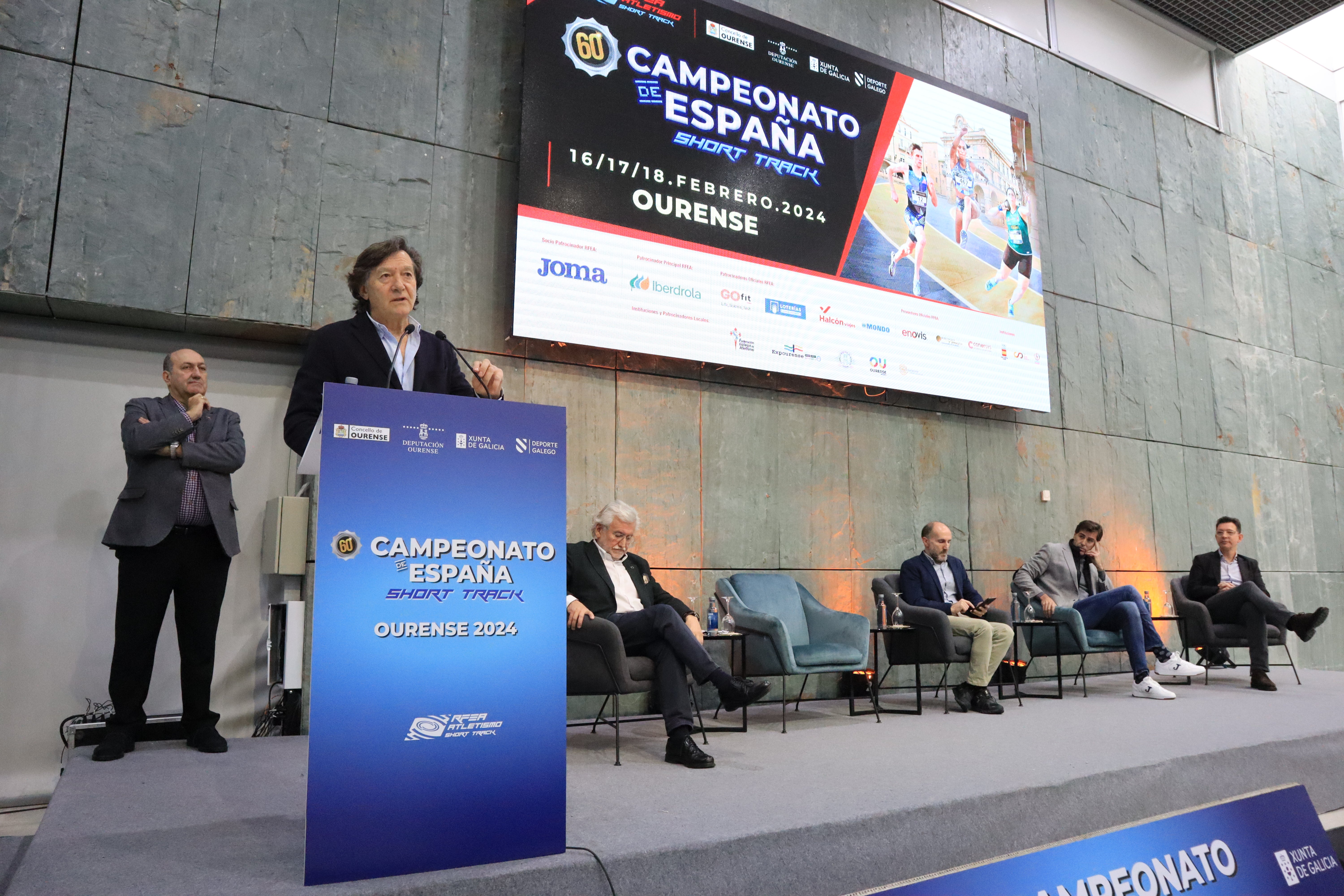 Lasa destaca o "tartán azul da pista cuberta de Ourense" que citará os mellores atletas Lasa destaca o "tartán azul da pista cuberta de Ourense" que citará os mellores atletas