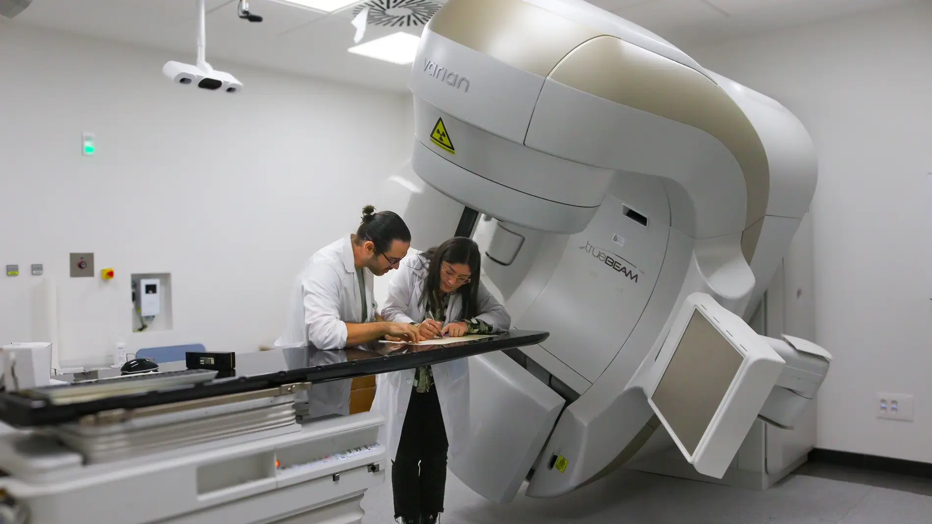 Máquina para tratar el cáncer en un hospital de Málaga 