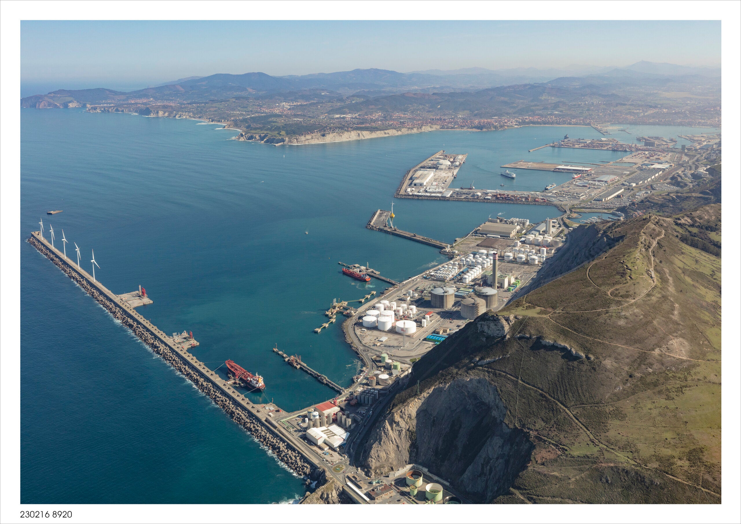 El Puerto de Bilbao encara el año de su ampliación definitiva El Puerto de Bilbao encara el año de su ampliación definitiva