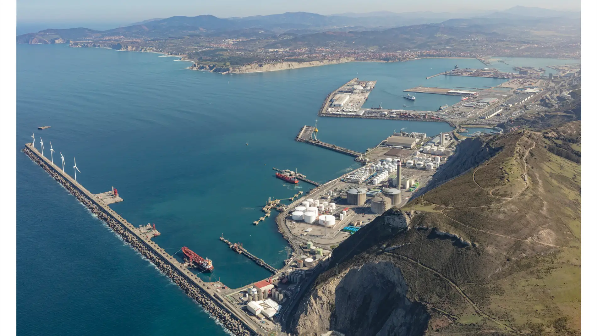 El Puerto de Bilbao encara el año de su ampliación definitiva 
