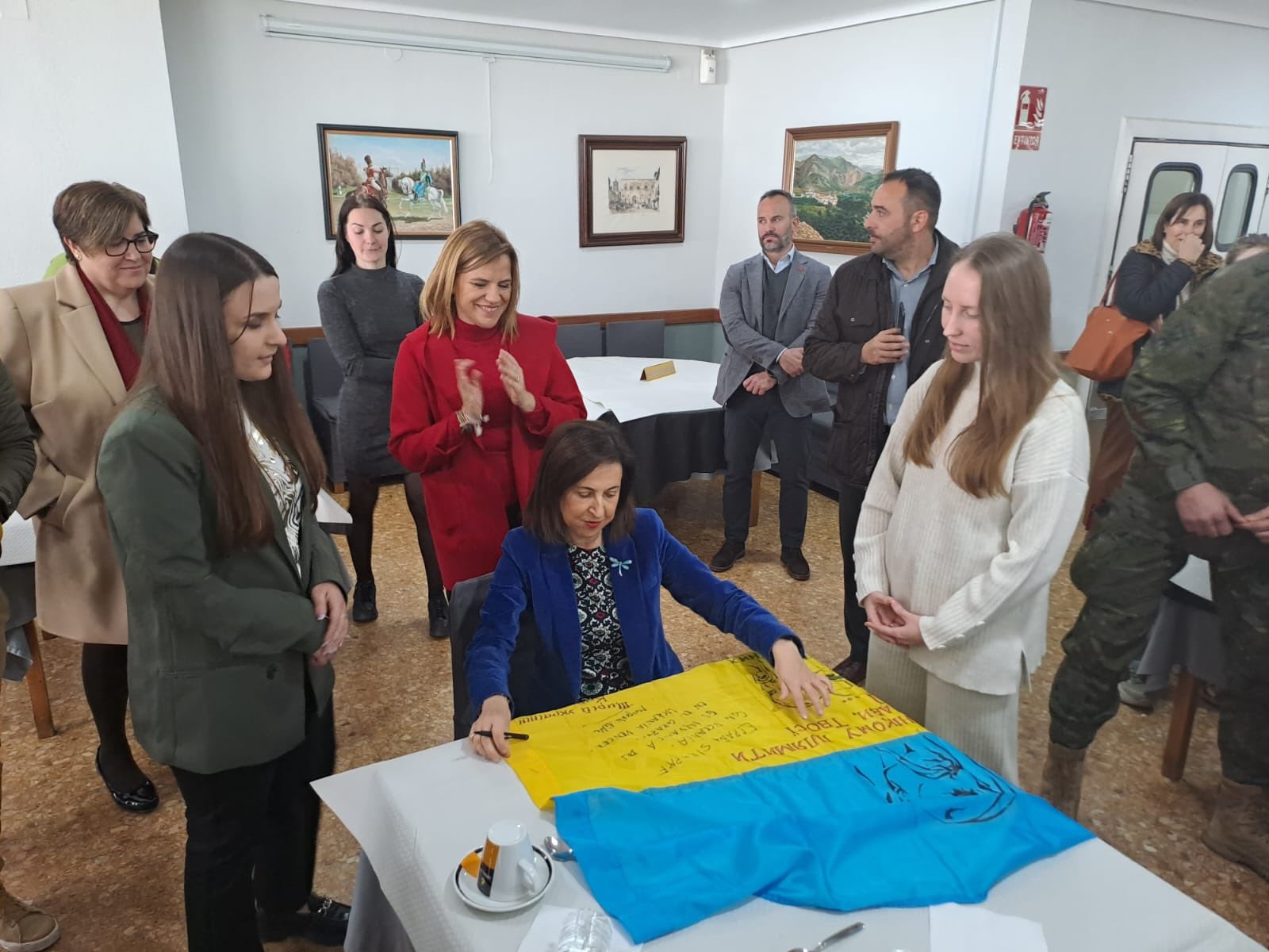 Margarita Robles: “Gracias a la ciudadanía de Castellón, que se están volcando con estas familias, que vienen a tratar de superar y olvidar” Margarita Robles: “Gracias a la ciudadanía de Castellón, que se están volcando con estas familias, que vienen a tratar de superar y olvidar”